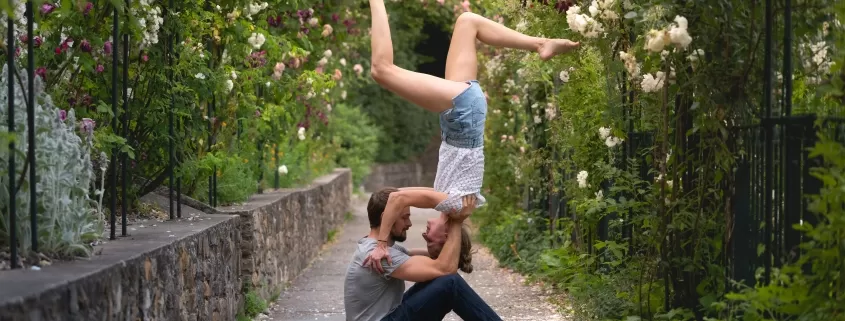 Activité insolite à Lyon : l'acroyoga en couple